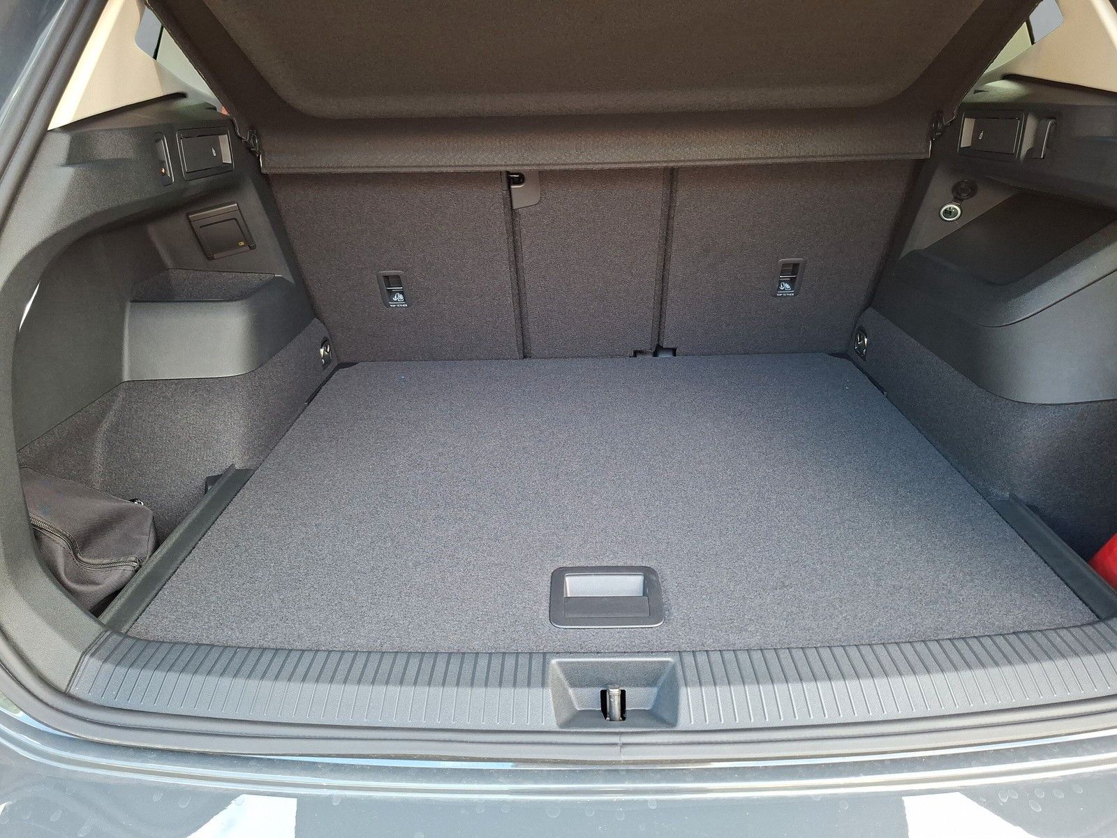 Fahrzeugabbildung Volkswagen Tiguan 1.5 TSI Plug-In-Hybrid AHK DCC Förderung