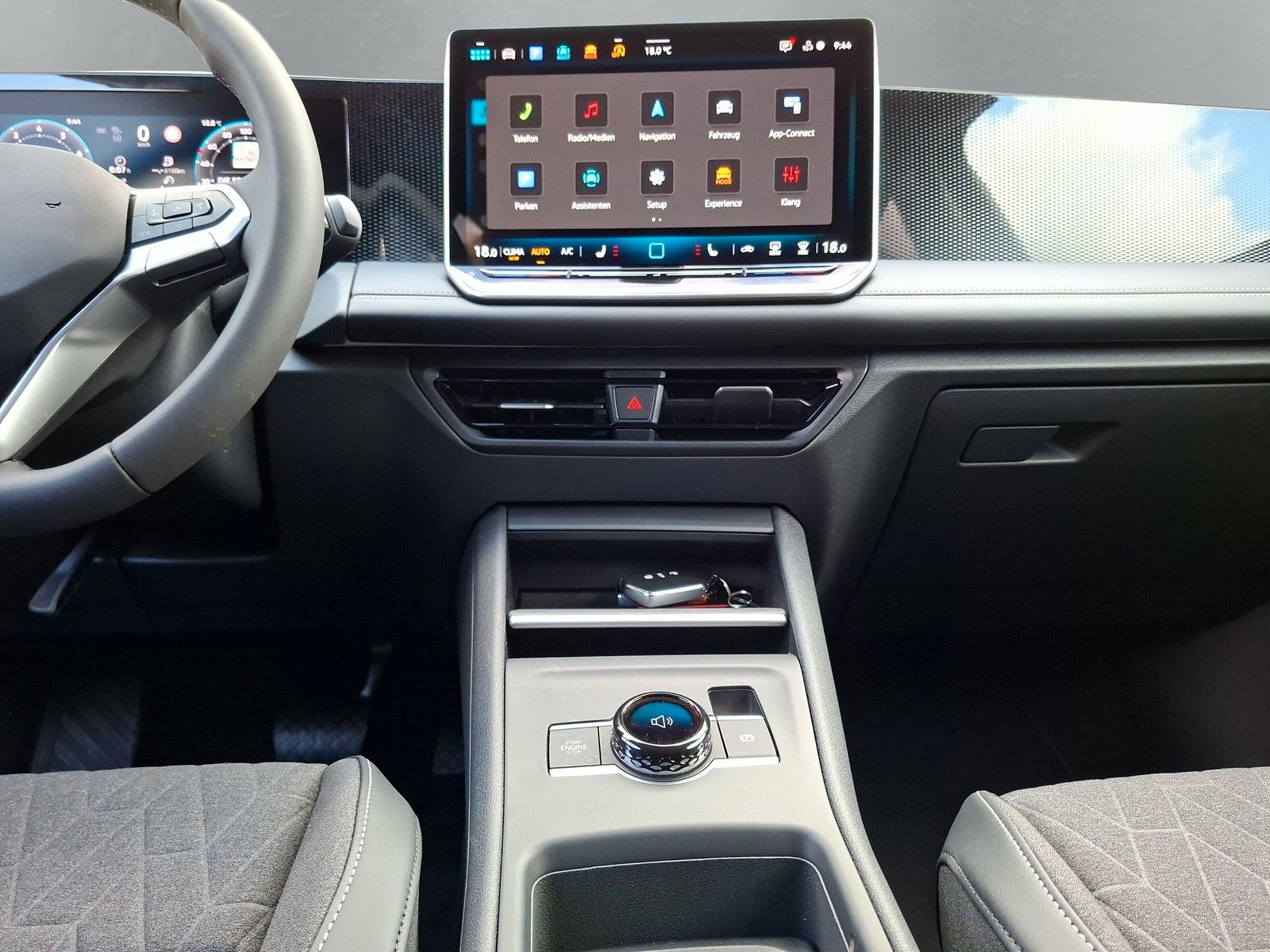 Fahrzeugabbildung Volkswagen Tiguan 1.5 TSI Plug-In-Hybrid AHK DCC Förderung