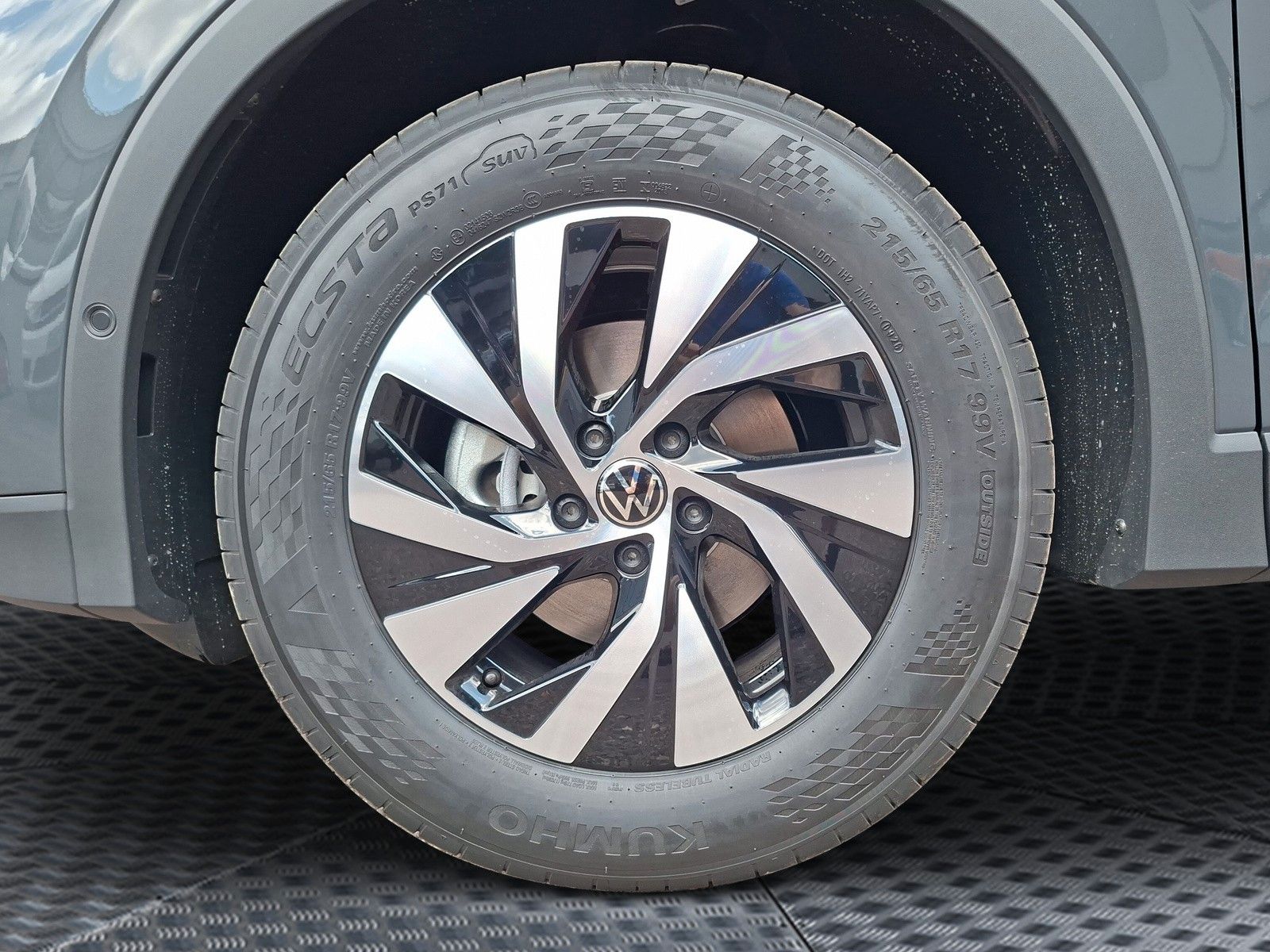 Fahrzeugabbildung Volkswagen Tiguan 1.5 TSI Plug-In-Hybrid AHK DCC Förderung