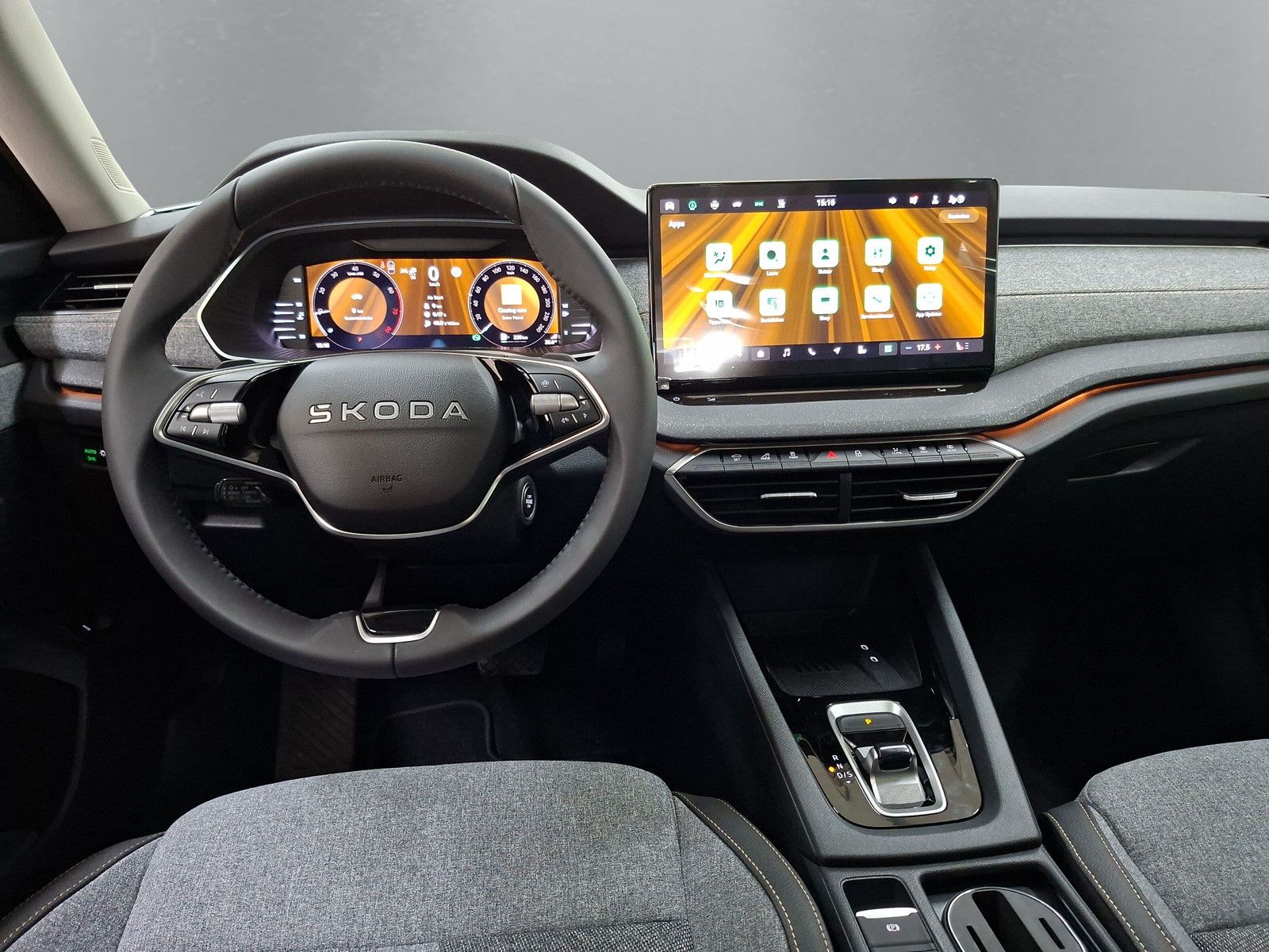 Fahrzeugabbildung SKODA Octavia Combi 1.5 Selection Standh.Navi Side AHK