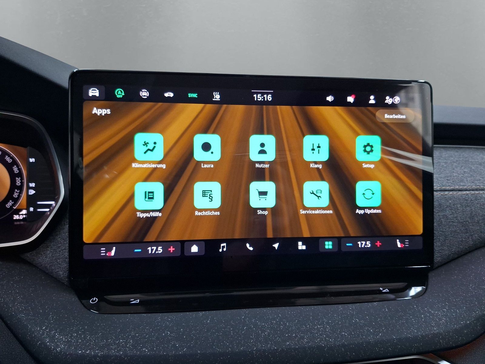 Fahrzeugabbildung SKODA Octavia Combi 1.5 Selection Standh.Navi Side AHK