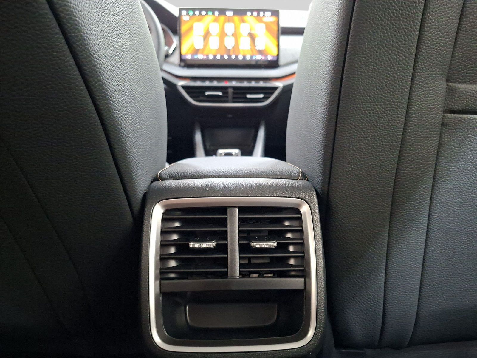 Fahrzeugabbildung SKODA Octavia Combi 1.5 Selection Standh.Navi Side AHK