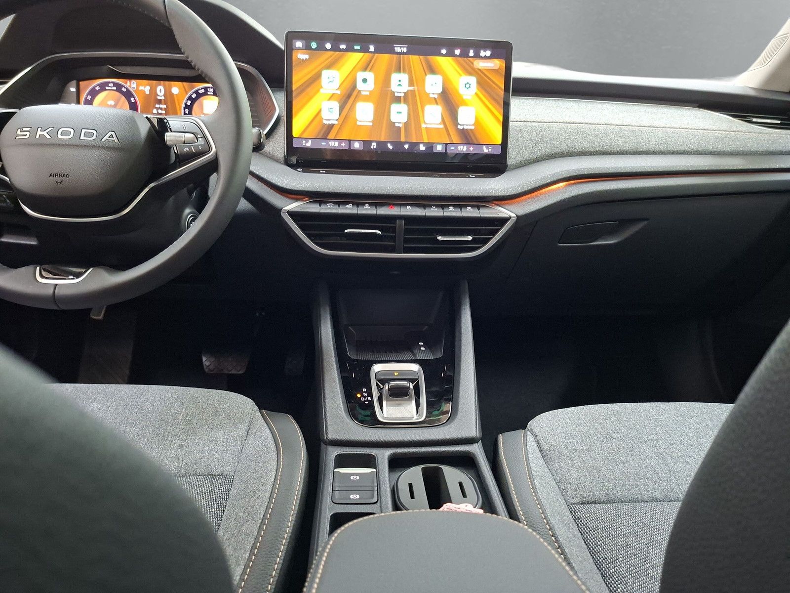 Fahrzeugabbildung SKODA Octavia Combi 1.5 Selection Standh.Navi Side AHK