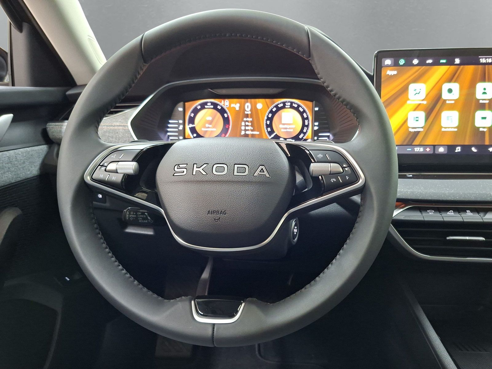 Fahrzeugabbildung SKODA Octavia Combi 1.5 Selection Standh.Navi Side AHK