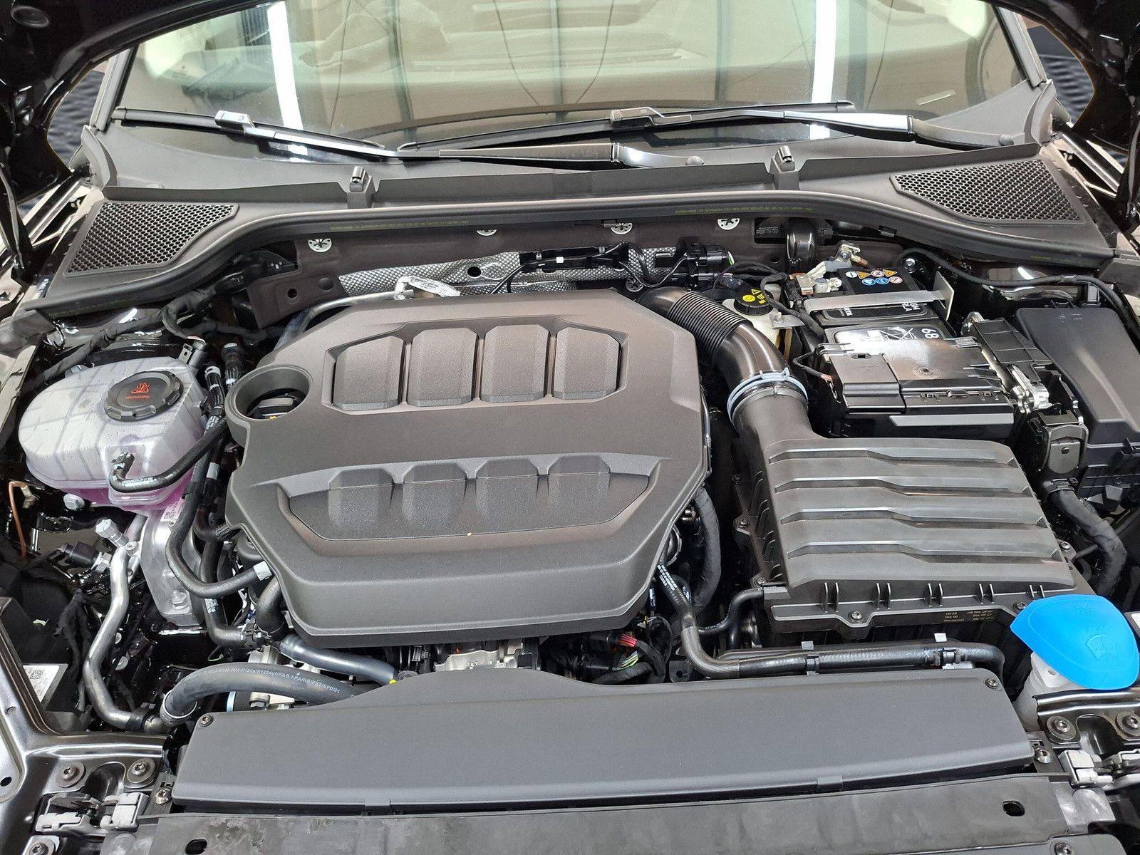 Fahrzeugabbildung SKODA Octavia Combi 1.5 Selection Standh.Navi Side AHK
