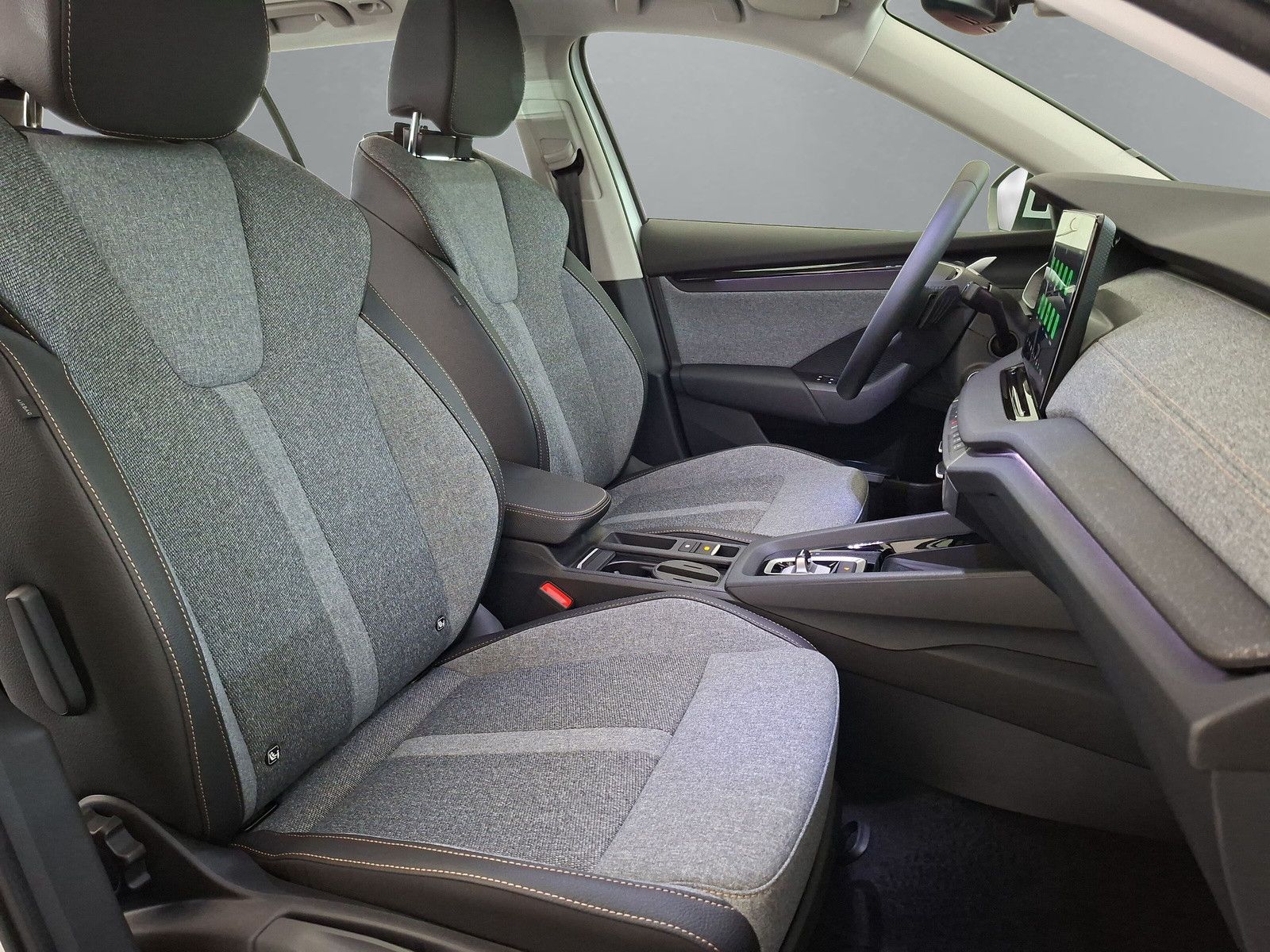 Fahrzeugabbildung SKODA Octavia Combi 1.5 Selection Standh.Navi Side AHK