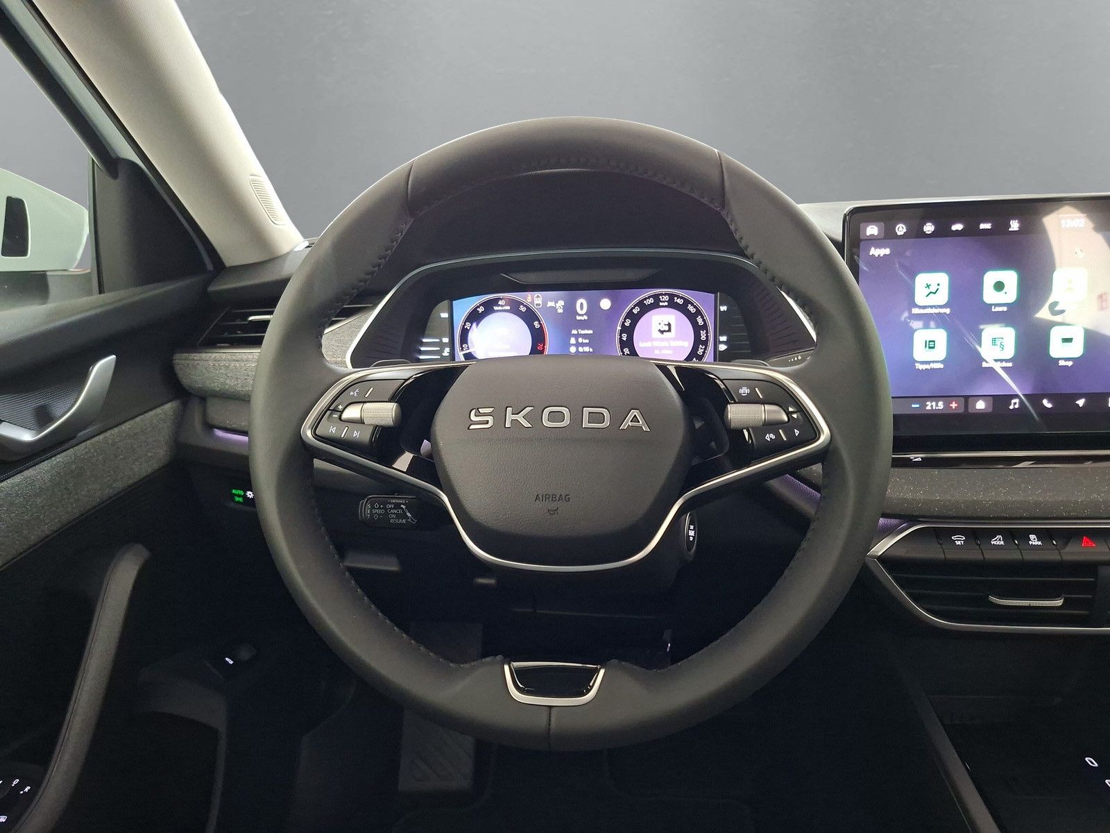 Fahrzeugabbildung SKODA Octavia Combi 1.5 Selection Standh.Navi Side AHK
