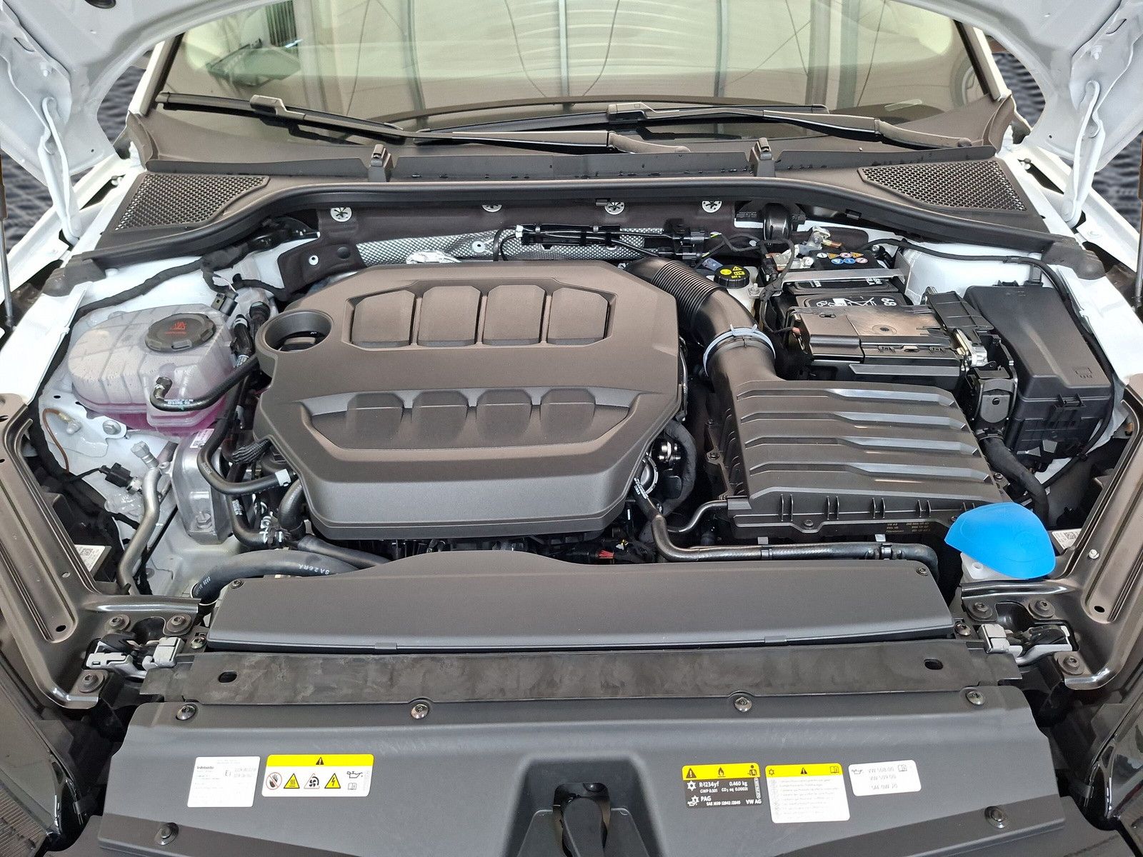 Fahrzeugabbildung SKODA Octavia Combi 1.5 Selection Standh.Navi Side AHK