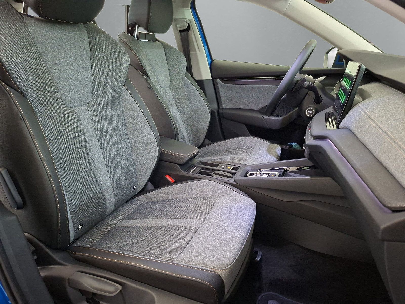 Fahrzeugabbildung SKODA Octavia Combi 1.5 Selection Standh.Navi Side AHK