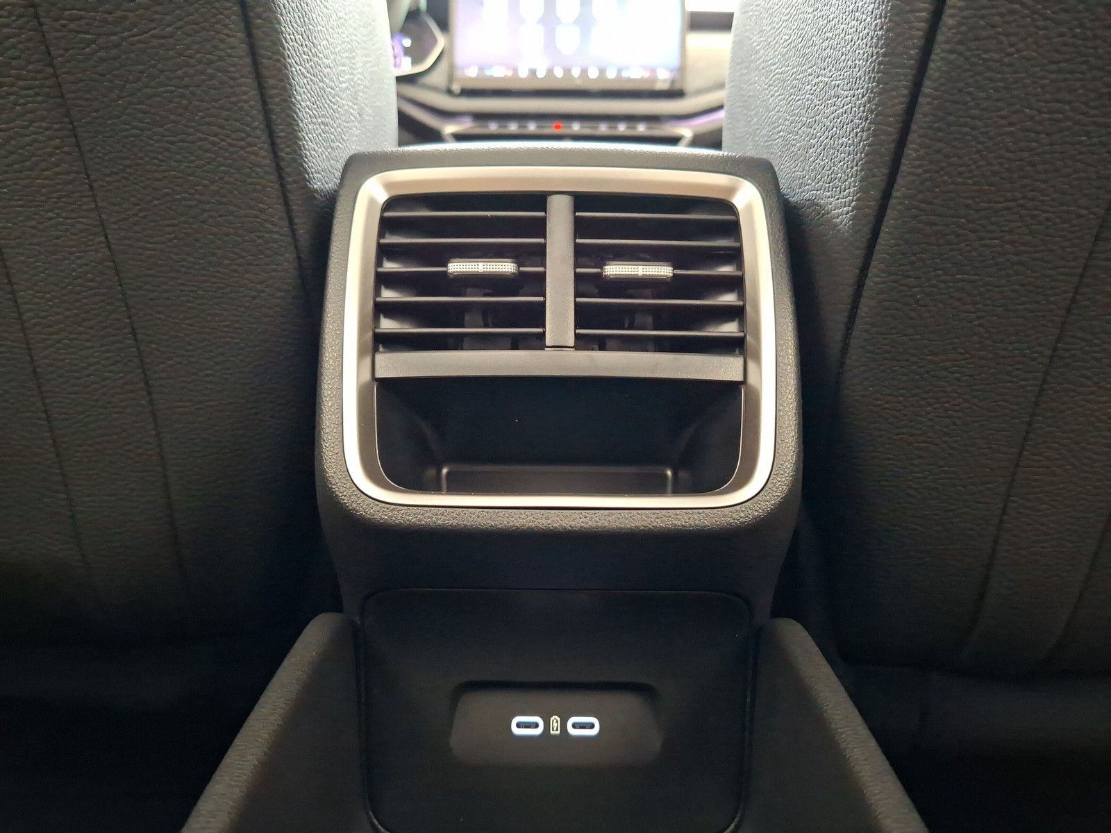 Fahrzeugabbildung SKODA Octavia Combi 1.5 Selection Standh.Navi Side AHK