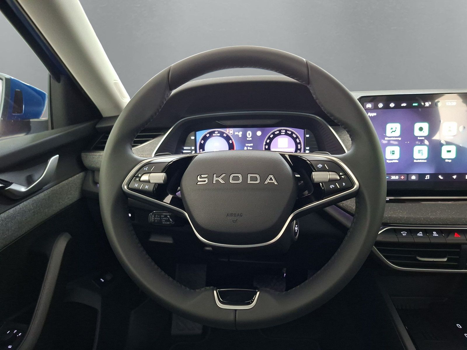 Fahrzeugabbildung SKODA Octavia Combi 1.5 Selection Standh.Navi Side AHK