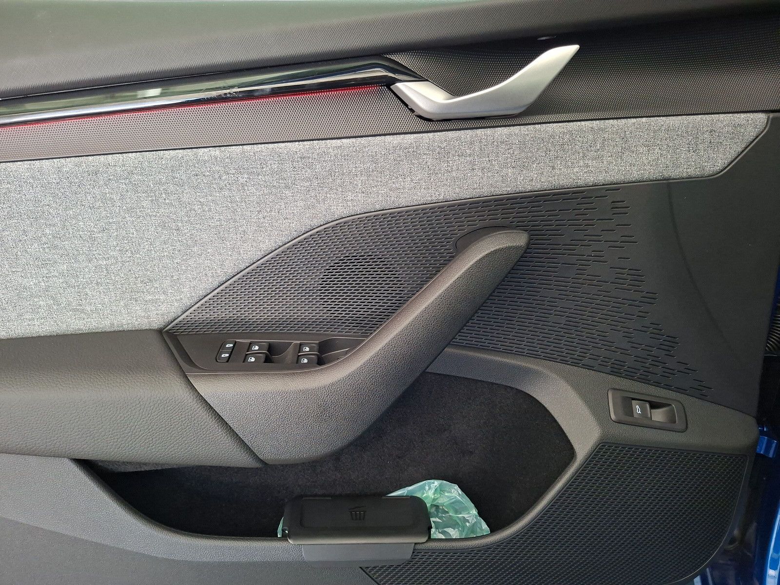 Fahrzeugabbildung SKODA Octavia Combi 1.5 Selection Standh.Navi Side AHK