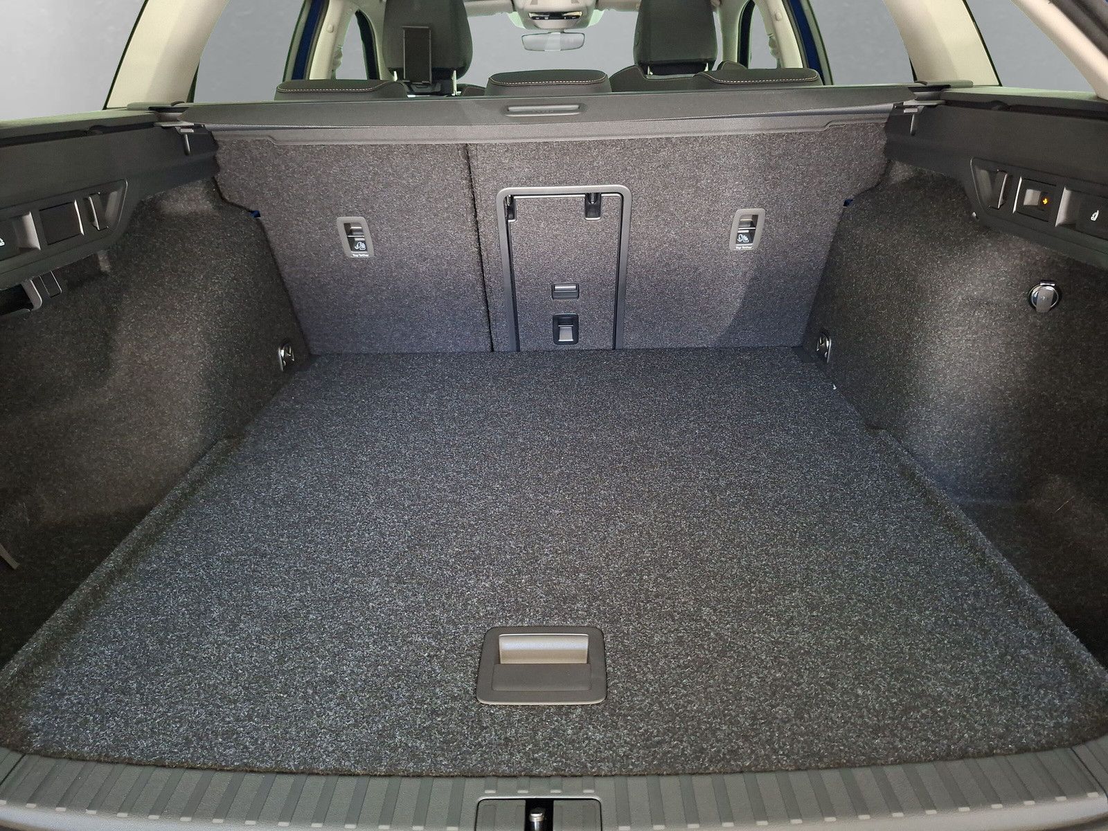 Fahrzeugabbildung SKODA Octavia Combi 1.5 Selection Standh.Navi Side AHK