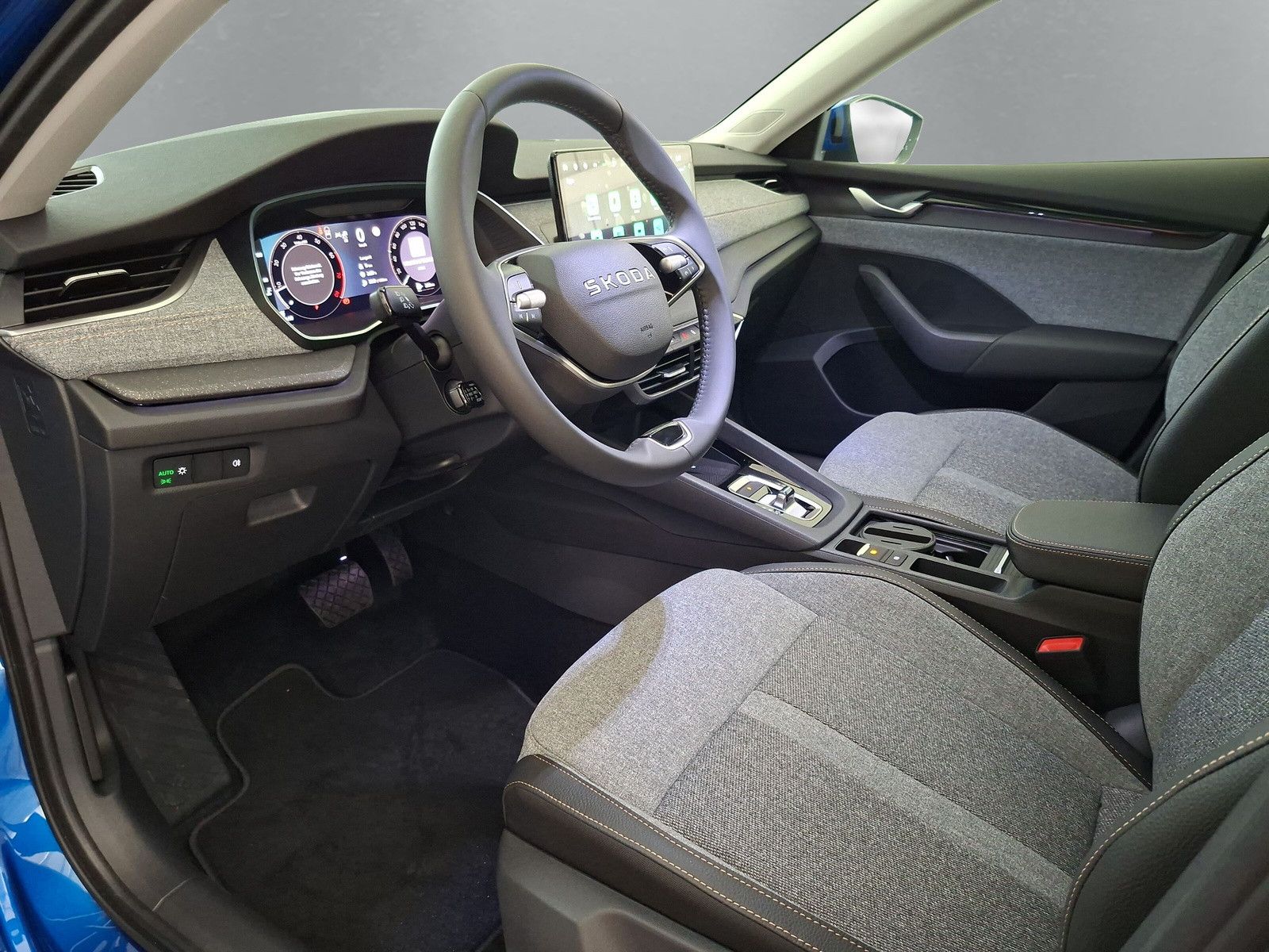 Fahrzeugabbildung SKODA Octavia Combi 1.5 Selection Standh.Navi Side AHK