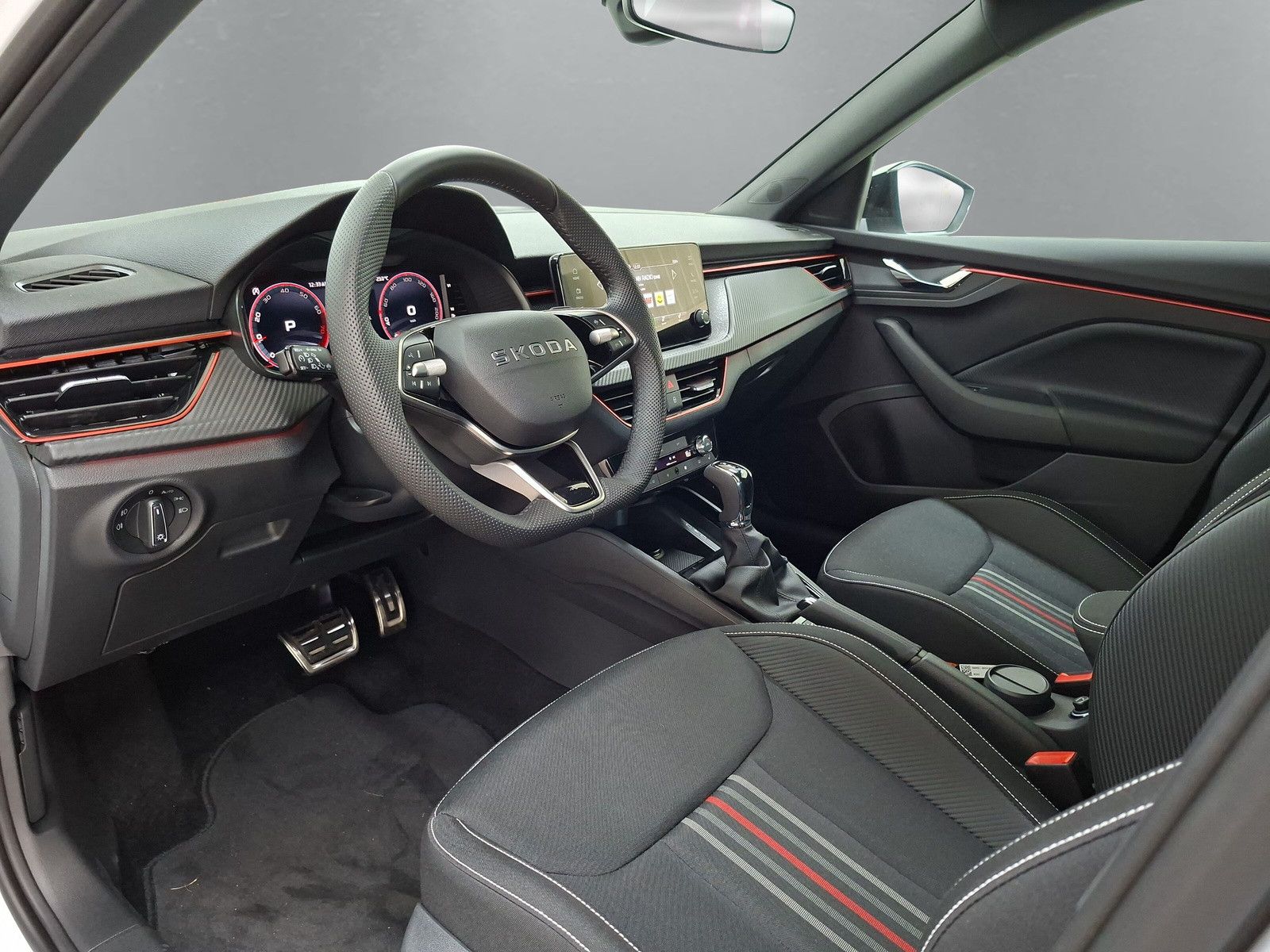 Fahrzeugabbildung SKODA Kamiq 1.5TSI Monte Carlo 18"eHeck AHK ACC Side