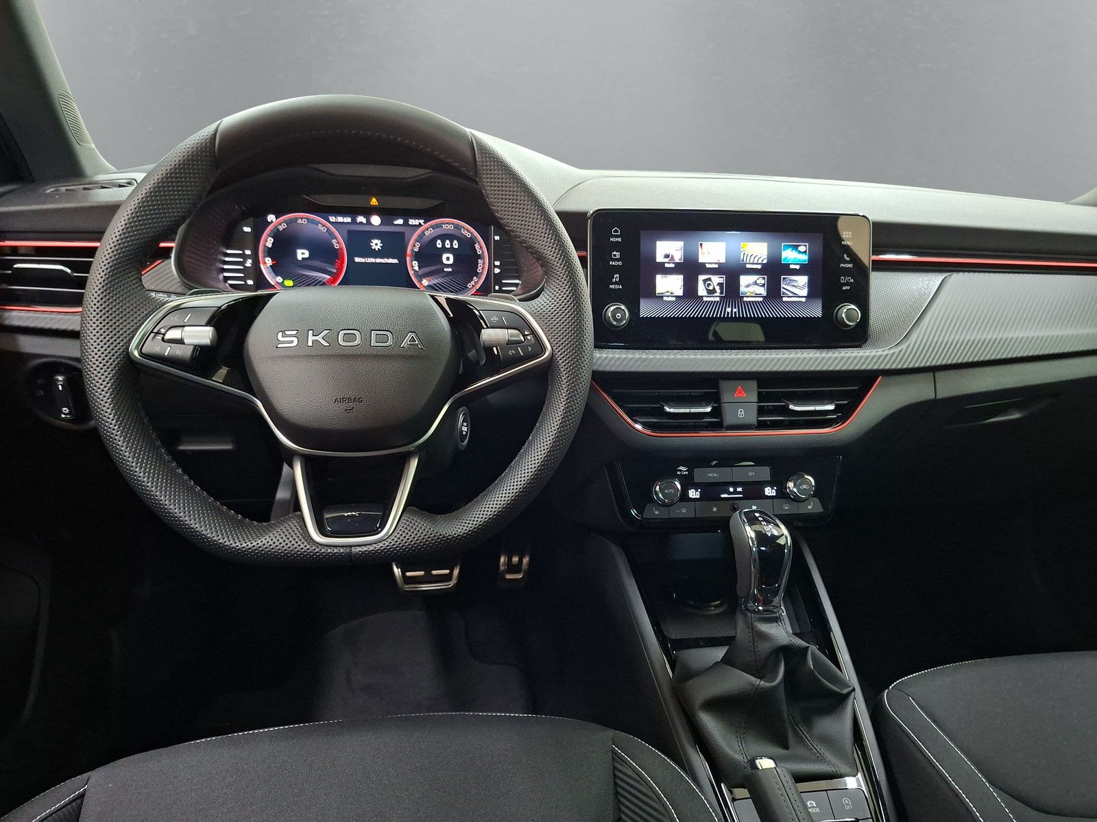 Fahrzeugabbildung SKODA Kamiq 1.5TSI Monte Carlo 18"eHeck AHK ACC Side