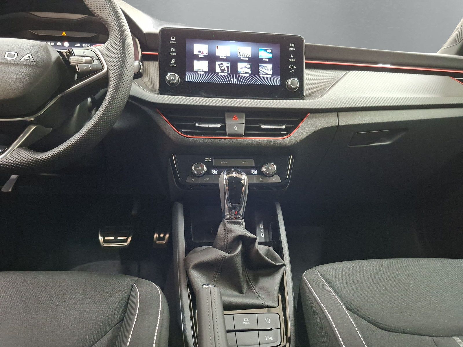 Fahrzeugabbildung SKODA Kamiq 1.5TSI Monte Carlo 18"eHeck AHK ACC Side