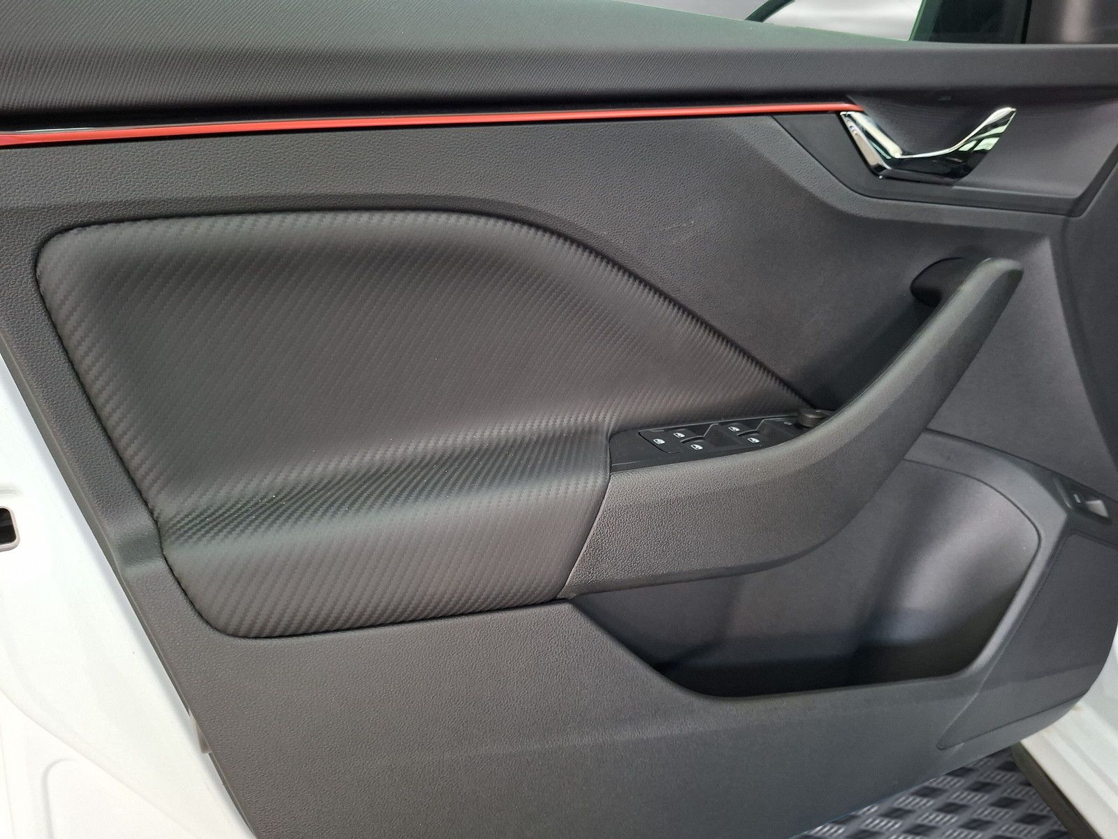 Fahrzeugabbildung SKODA Kamiq 1.5TSI Monte Carlo 18"eHeck AHK ACC Side