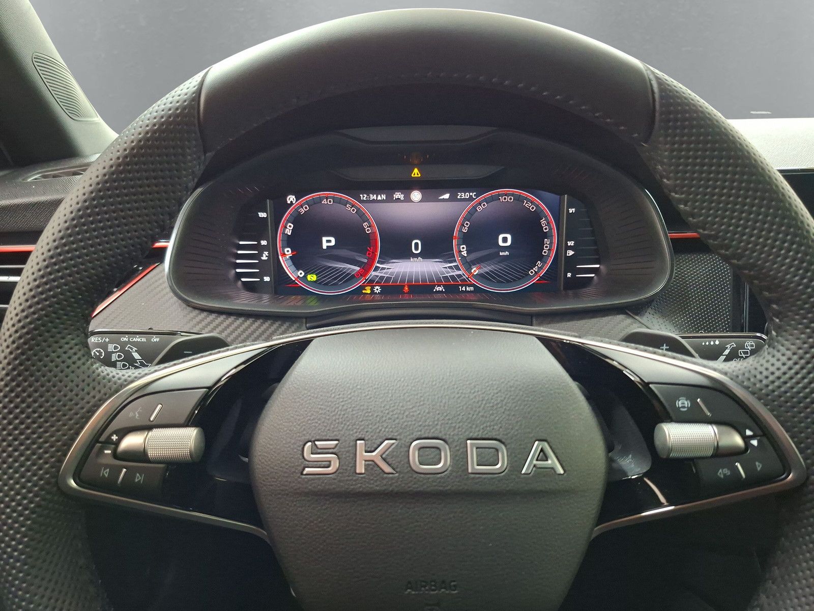Fahrzeugabbildung SKODA Kamiq 1.5TSI Monte Carlo 18"eHeck AHK ACC Side